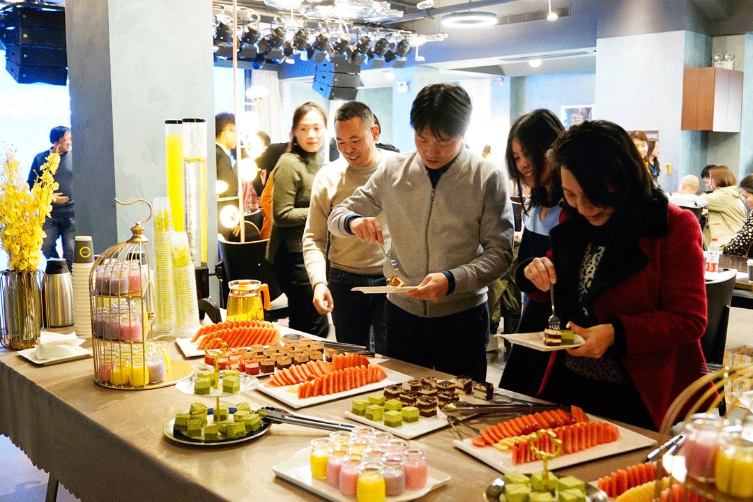 现场还准备了贴心茶歇,让团粉们在轻松愉悦的环境中畅快交流.